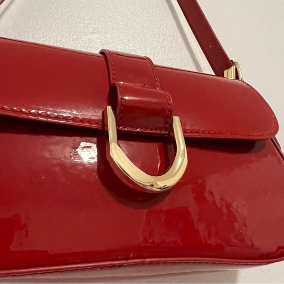 Red gold buckle handbag - Picture 2 of 3
